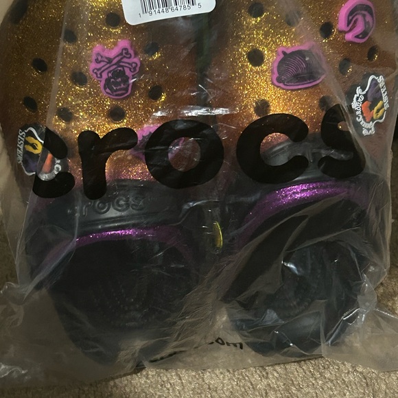 Limited edition hocus pocus crocs - Picture 6 of 9